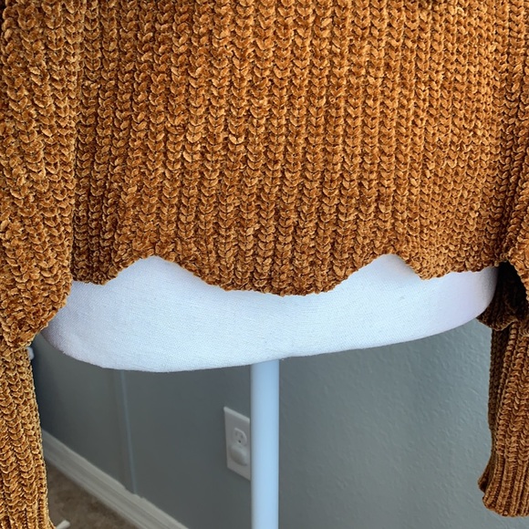Scallop off the shoulder sweater - Picture 2 of 3
